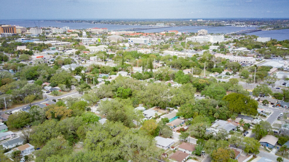 Building Photo - 325 11th Ave E