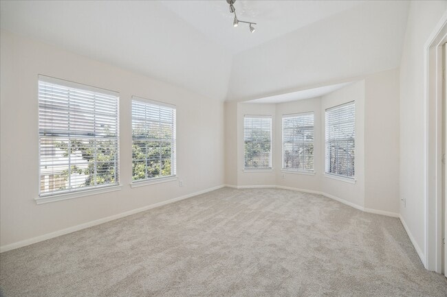 Building Photo - 2626 Commonwealth St