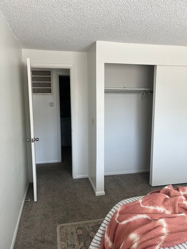 Building Photo - 2 Bedroom Condo for Rent