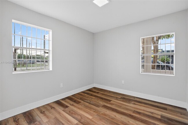 Building Photo - 4801 NW 33rd Ave