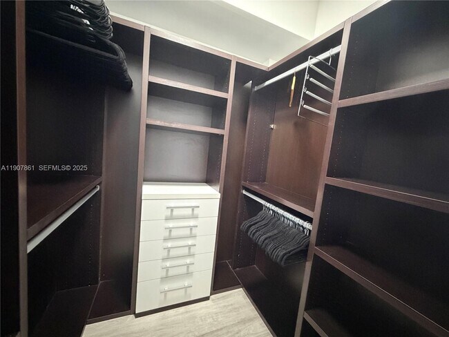 Building Photo - 140 S Dixie Hwy