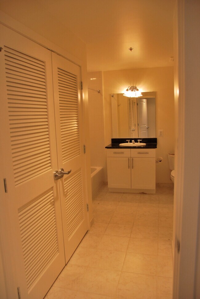 Building Photo - 4101 Albemarle St NW