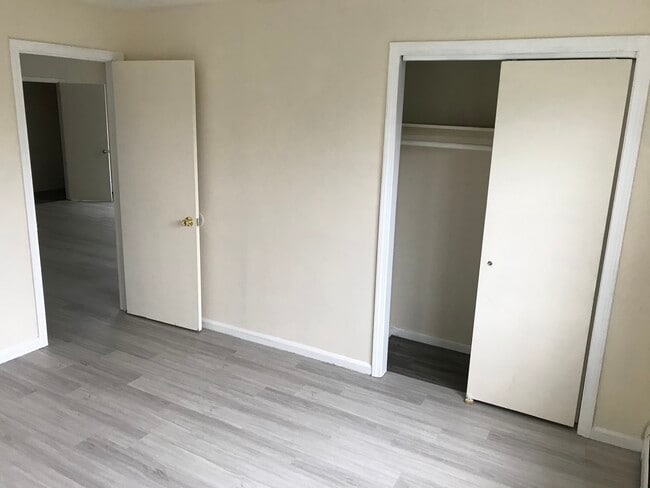 Building Photo - Berlin Line Apartments