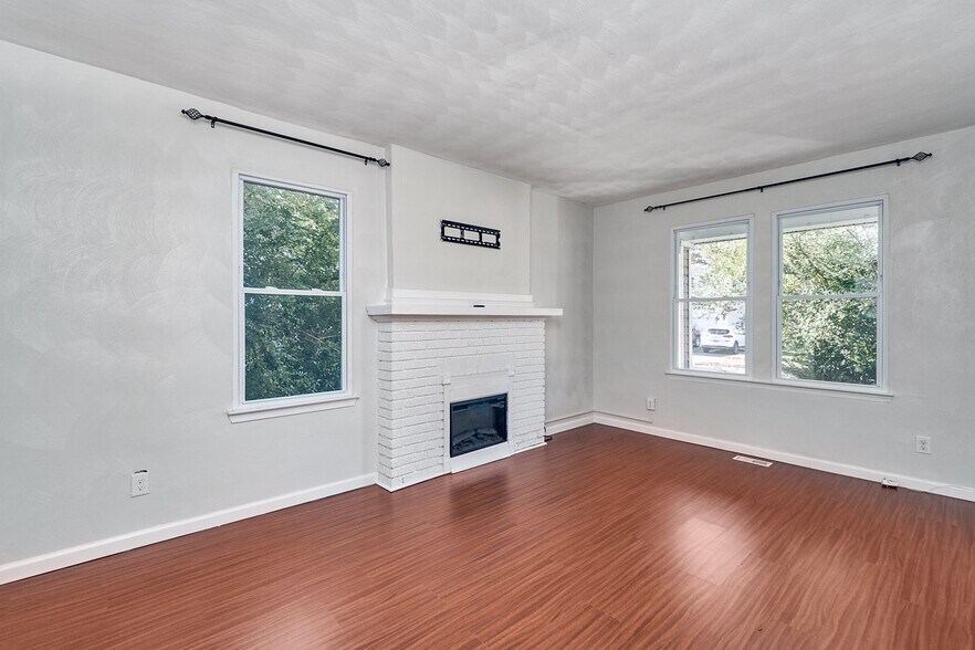 Building Photo - 1552 Fleetwood Ave