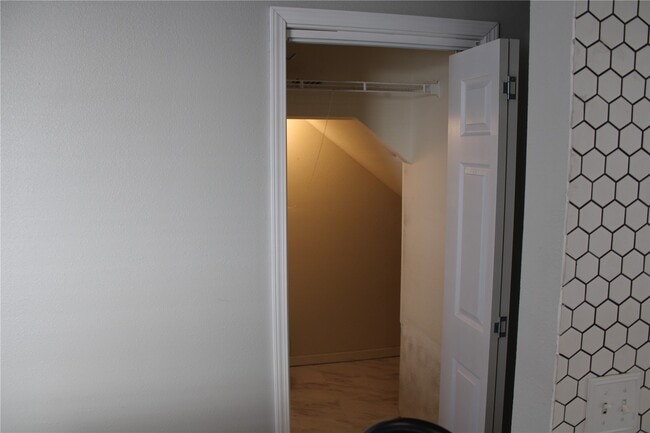 Building Photo - 712 Woodside Creek Dr