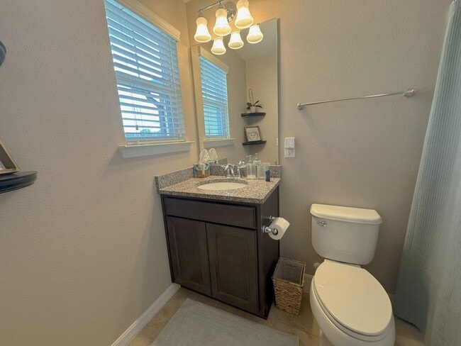 Building Photo - Updated Townhome in Gated Magnolia Park!
