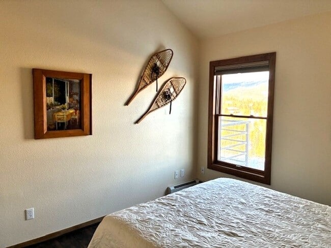 Building Photo - Long Term Rental- Buffalo Ridge/Village 403CC