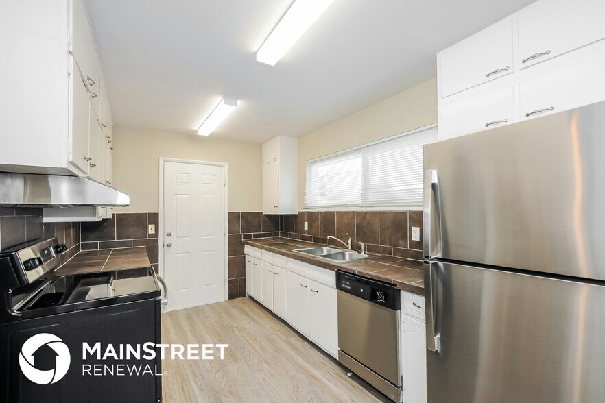 Building Photo - 8003 E 90th Terrace