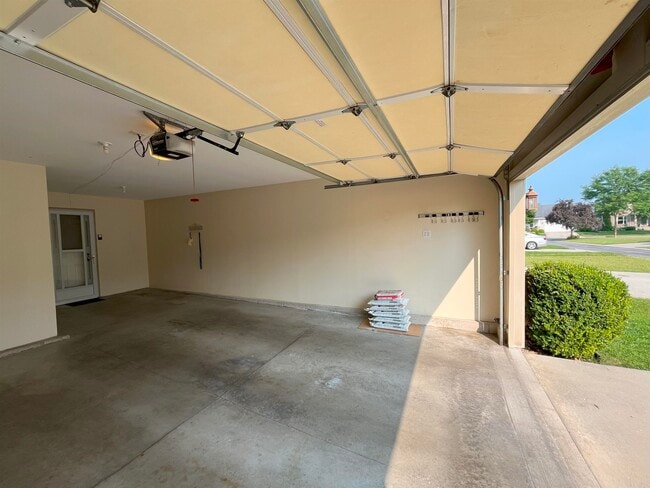 Building Photo - 6119 Arrowpoint Way