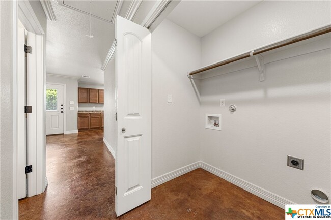 Building Photo - 2807 Terrace Dr