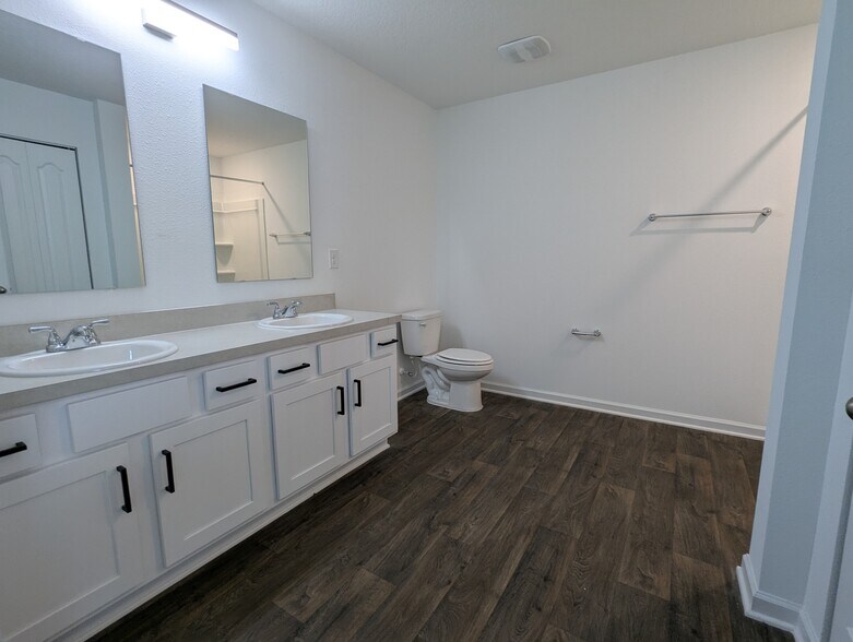 Building Photo - 137 Encanto Way