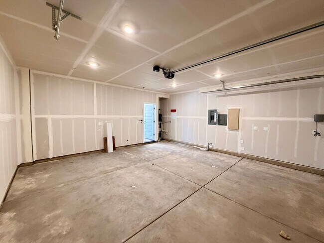 Building Photo - 12620 Hereford Ave