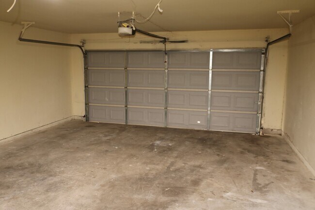 Building Photo - 21134 Park Mt Dr