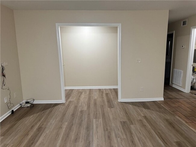 Building Photo - 2191 Beecher Cir SW