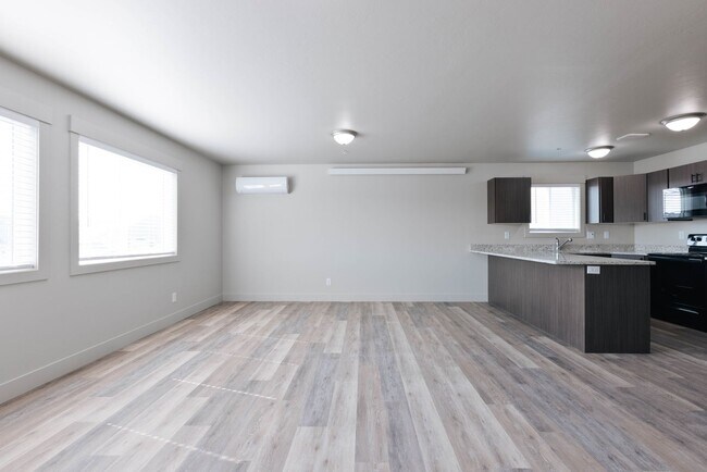 Building Photo - 5961 N Silver Fox Rd