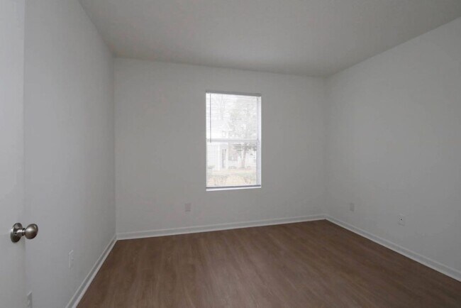 Building Photo - Two Bedroom Apartment