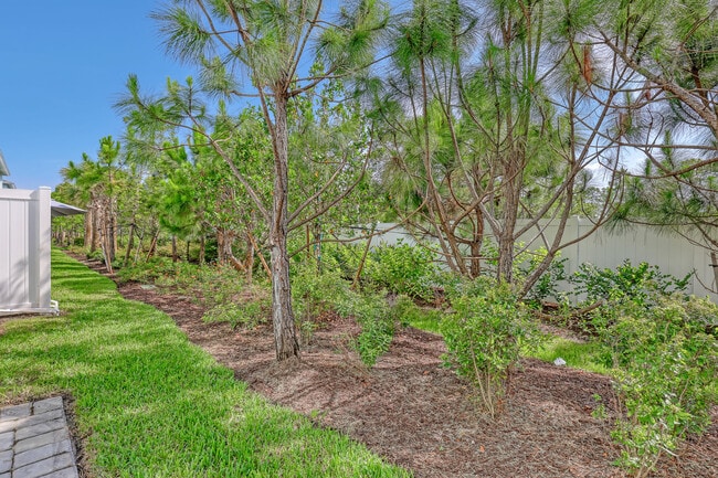 Building Photo - 5648 SE Edgewater Cir