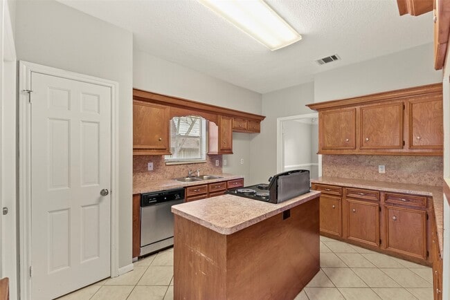 Building Photo - 15014 Lantern Creek Ln