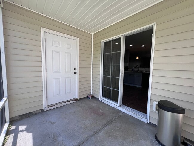 Building Photo - 2 bedroom 2.5 bath Townhome in Godley Park
