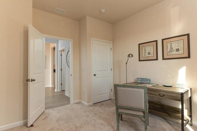 Building Photo - 1087 Sennema Cir