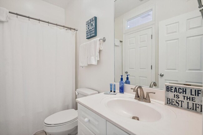 Building Photo - 8013 Surf Dr