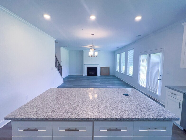 Building Photo - 3796 Lockaby Way