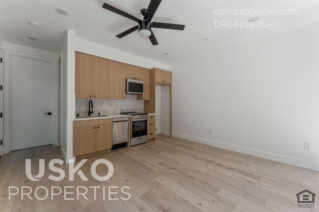Building Photo - "Charming 1-Bedroom Unit in Sacramento's H...