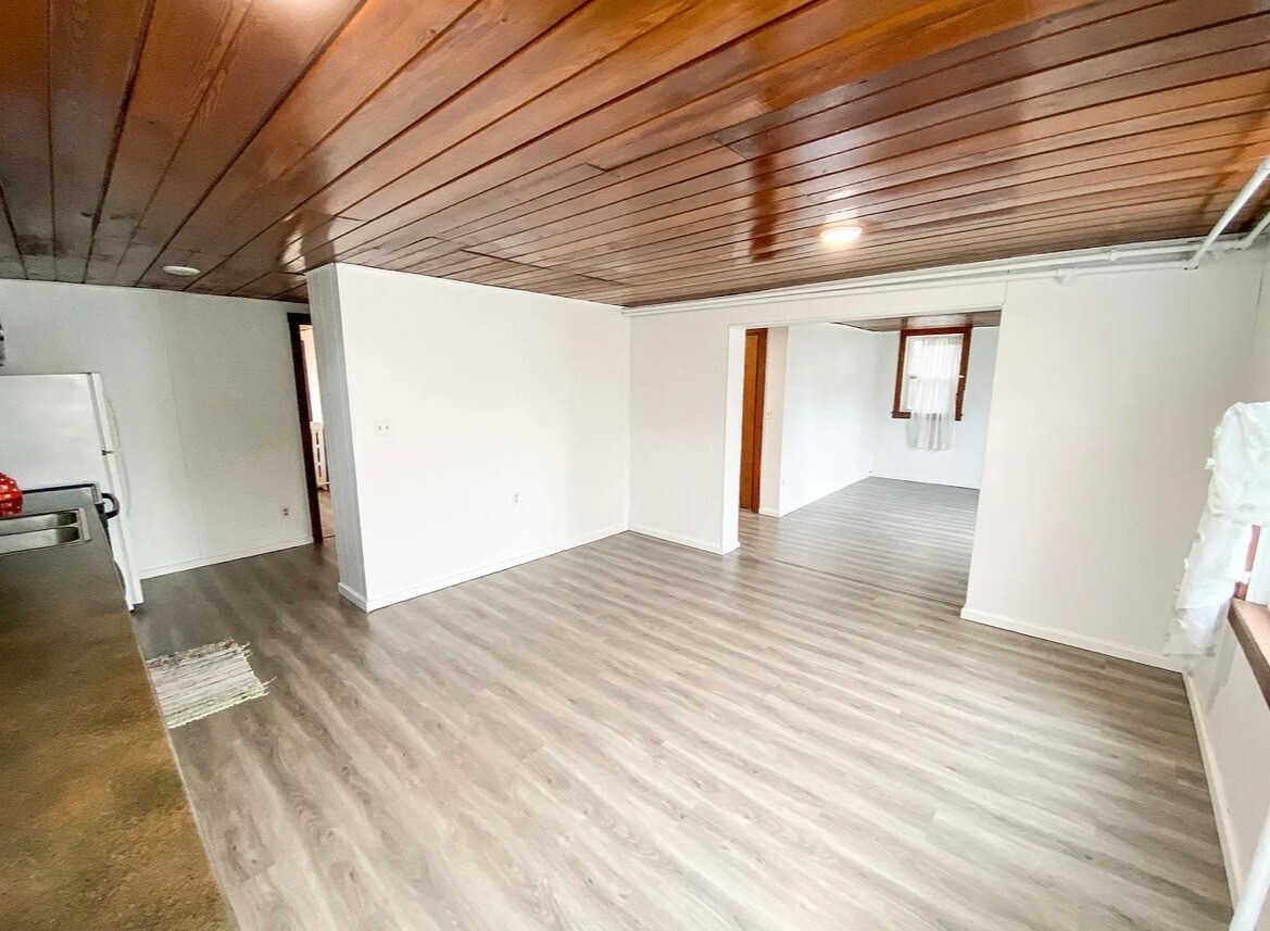 Building Photo - 1358 5th St