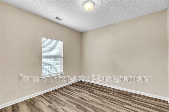 Building Photo - 3 Falkland Ave