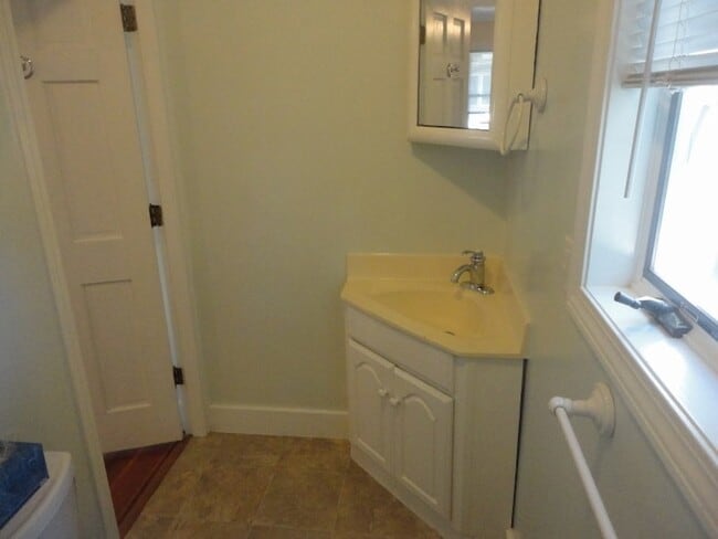 Building Photo - 39 E Bowery St