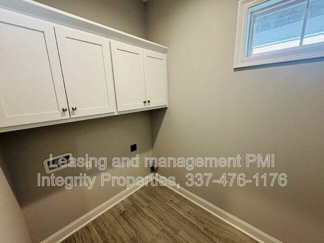 Building Photo - 113 Oak Village Dr