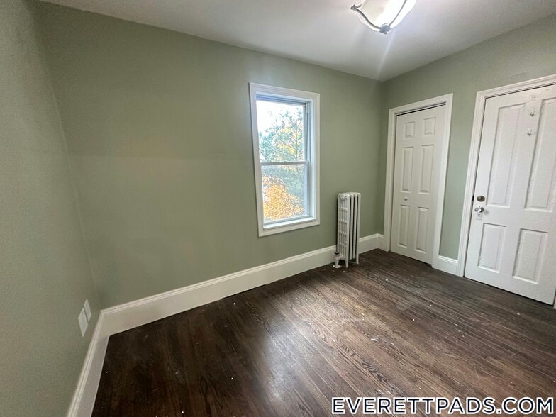 Building Photo - 13 Gladstone St