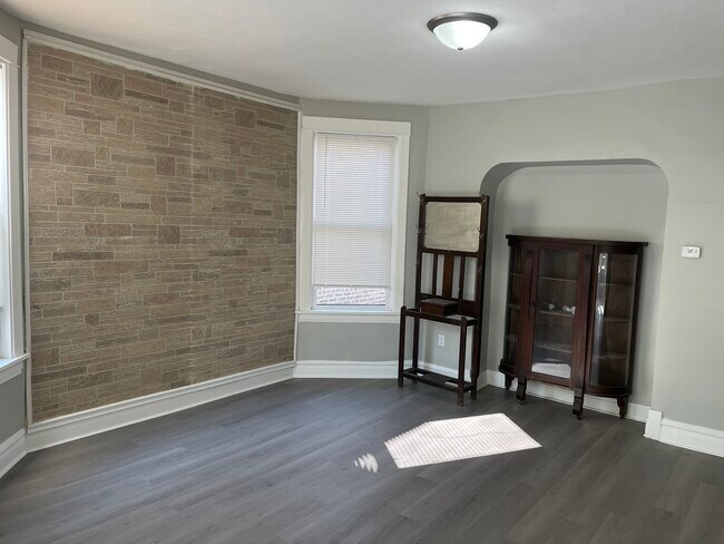 Building Photo - 730 N Spaulding Ave