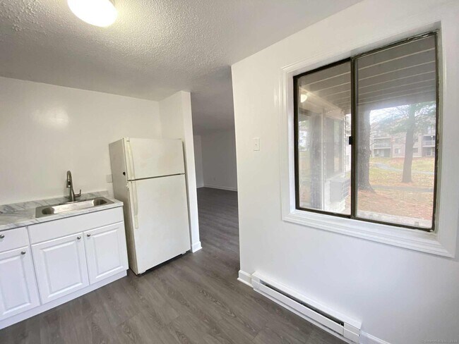 Building Photo - 7 Padanaram Rd