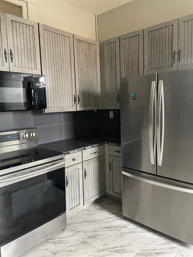 Building Photo - Sunflower Estate LLC