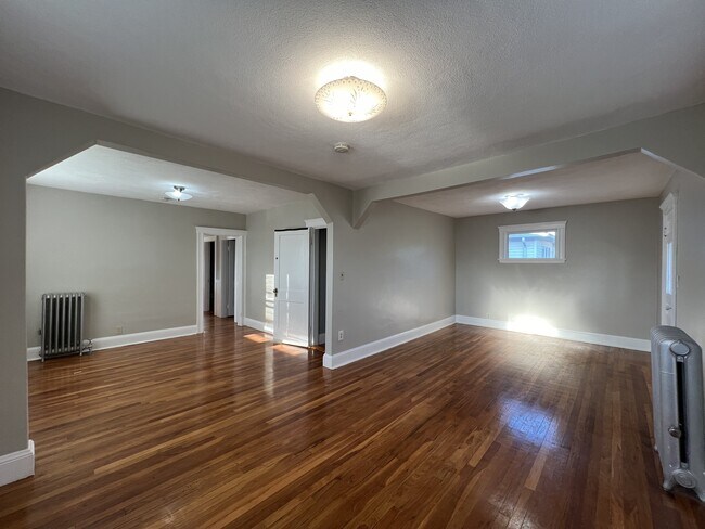 Building Photo - 274 Chelsea St