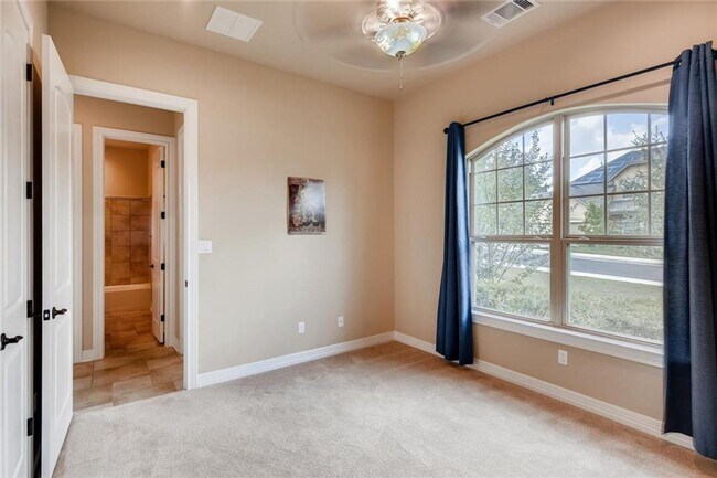 Building Photo - Stunning Single Story in Falconhead West!