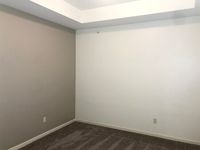 Building Photo - 285 Skyview Ct