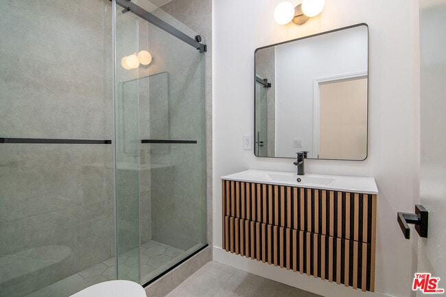 Building Photo - 6686 Drexel Ave