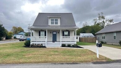 Building Photo - 1210 Chippewa Ave SE