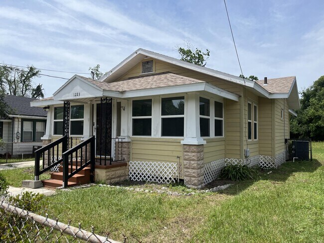 Building Photo - 1223 Ida St