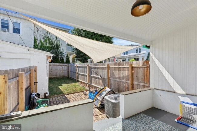 Building Photo - 322 Woodbine Ave