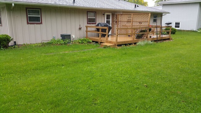 Building Photo - HALF OFF FIRST MONTH'S RENT SPECIAL! 2 Bedroom 1 Bath Condo