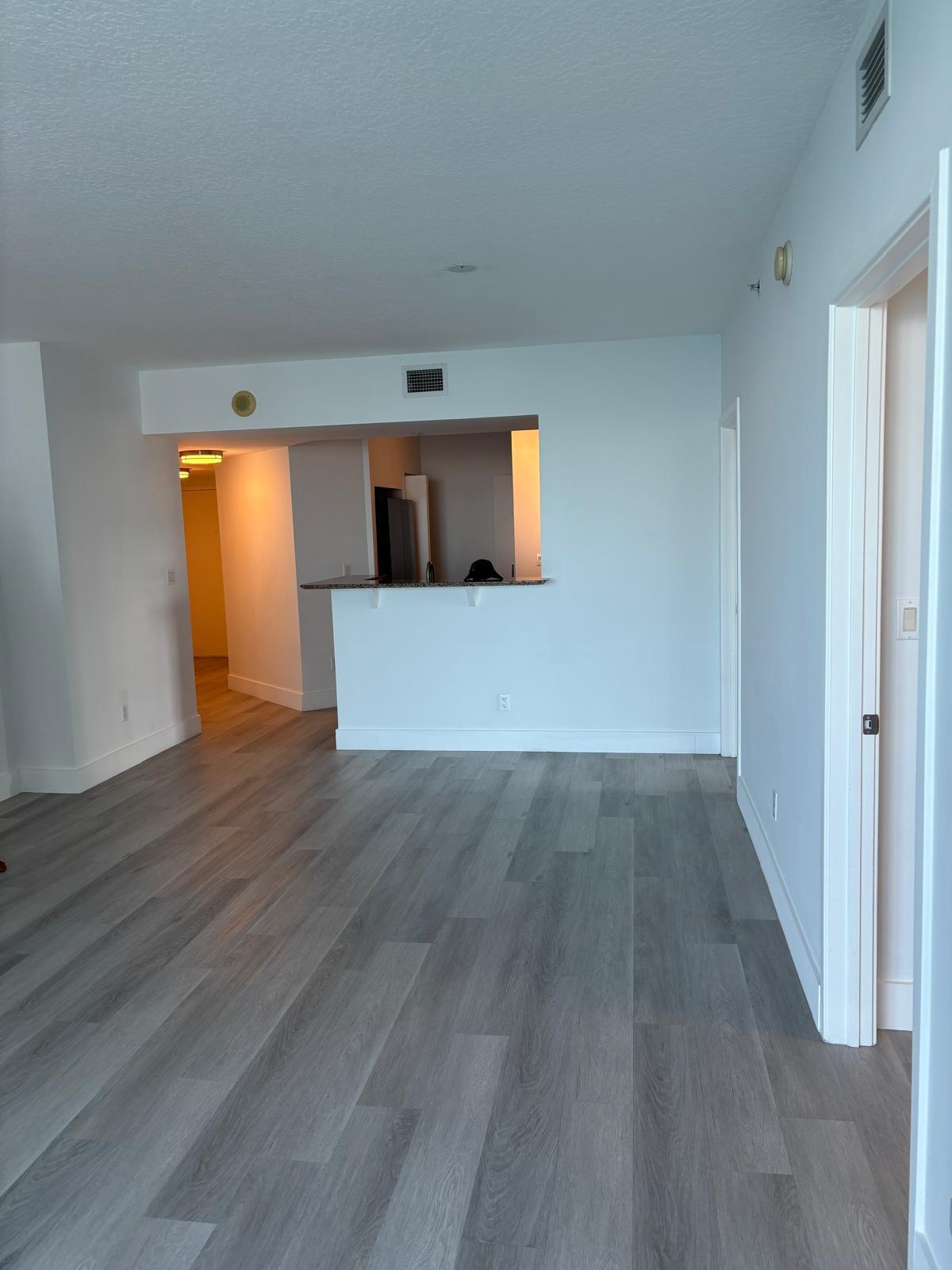 Building Photo - 950 Brickell Bay Dr