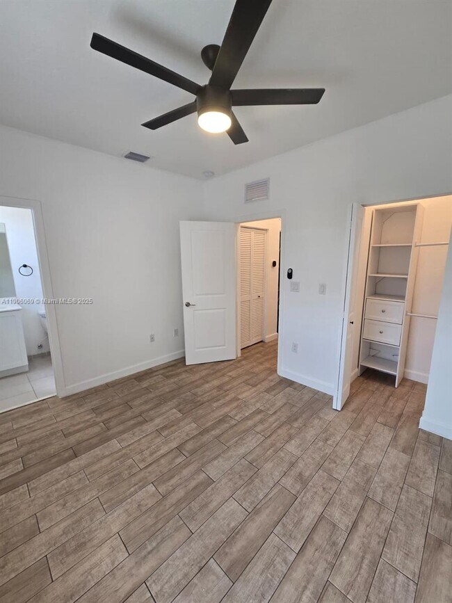 Building Photo - 2705 SE 15th St