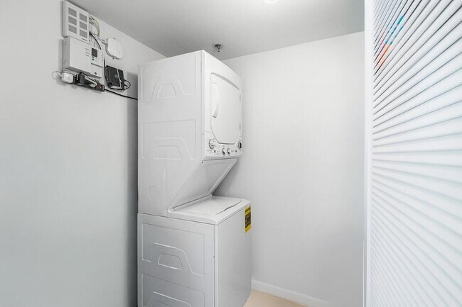 Building Photo - 3009 S Ocean Blvd