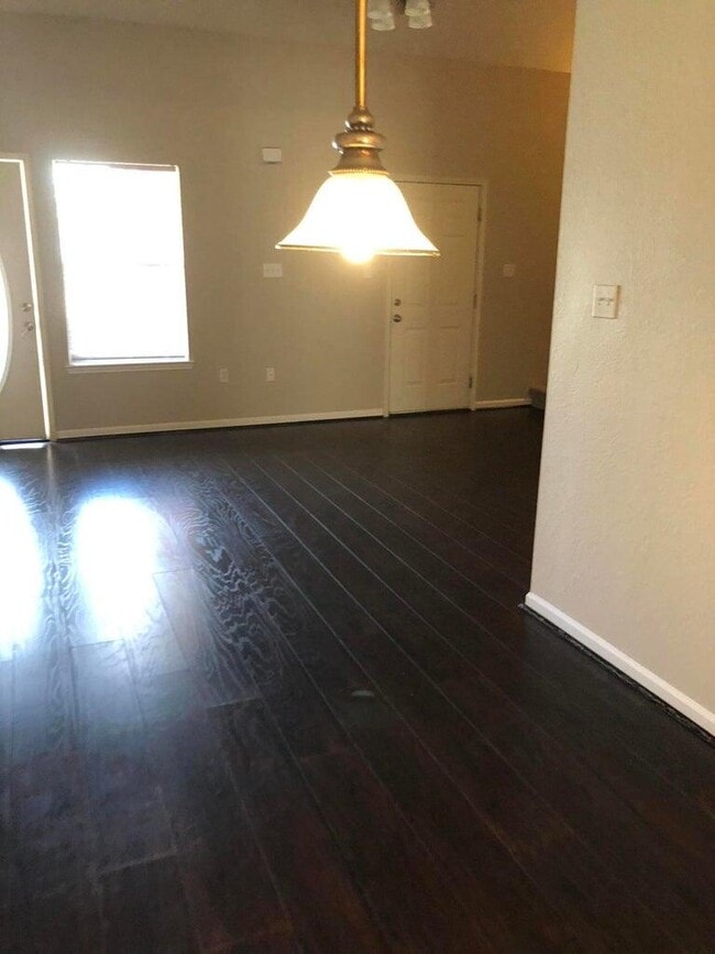 Building Photo - 1150 Airport Rd