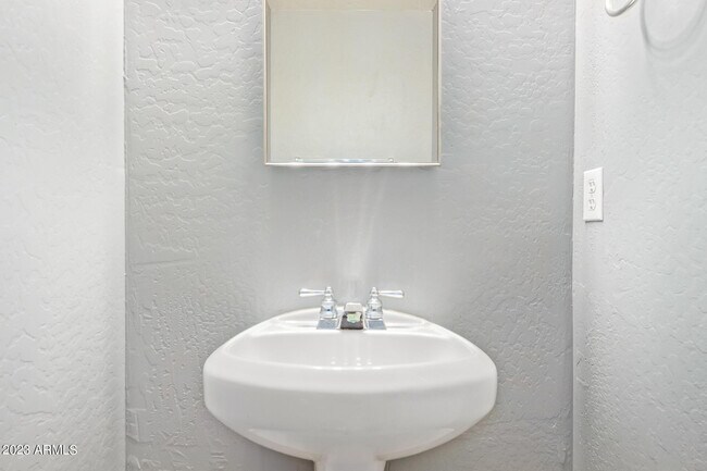 Building Photo - 3316 E Tierra Buena Ln