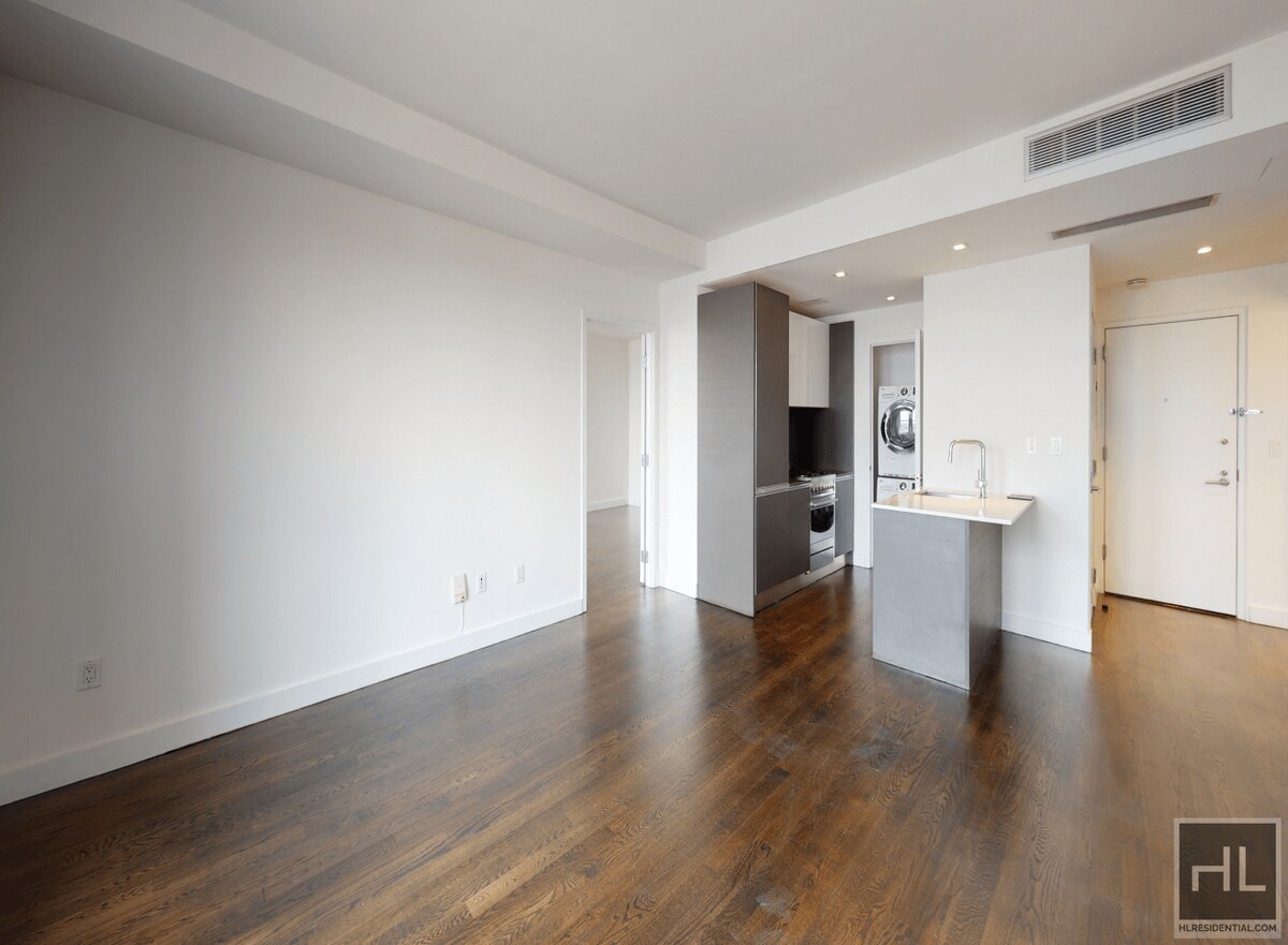 Building Photo - No fee 2 bed 2 bath WEST END AVENUE