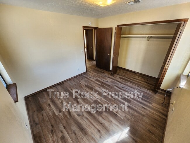 Building Photo - 306 SE 10th